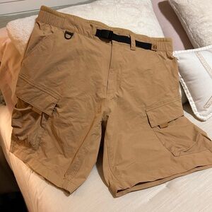 Timberland  Outdoor Men's Cargo Shorts size large ( NWT)